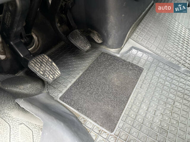 Белый Мерседес Sprinter, объемом двигателя 2.2 л и пробегом 350 тыс. км за 9500 $, фото 31 на Automoto.ua