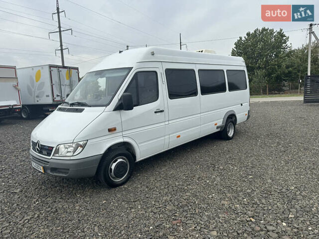 Белый Мерседес Sprinter, объемом двигателя 2.7 л и пробегом 102 тыс. км за 24700 $, фото 1 на Automoto.ua