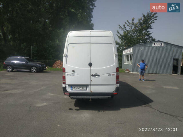 Белый Мерседес Sprinter, объемом двигателя 3 л и пробегом 780 тыс. км за 10500 $, фото 6 на Automoto.ua