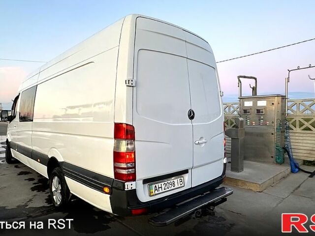 Белый Мерседес Sprinter, объемом двигателя 2.2 л и пробегом 370 тыс. км за 13000 $, фото 2 на Automoto.ua