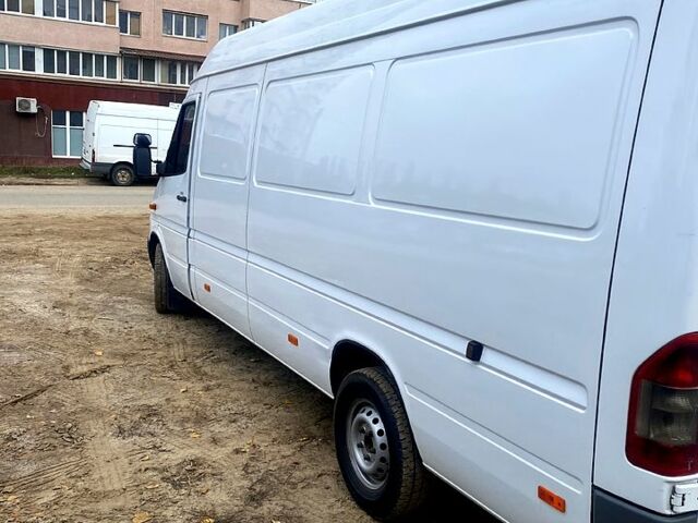 Белый Мерседес Sprinter, объемом двигателя 2.1 л и пробегом 327 тыс. км за 13270 $, фото 5 на Automoto.ua