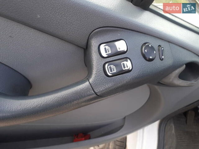 Белый Мерседес Sprinter, объемом двигателя 2.2 л и пробегом 750 тыс. км за 9700 $, фото 14 на Automoto.ua