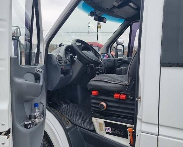 Білий Мерседес Sprinter, об'ємом двигуна 2.7 л та пробігом 300 тис. км за 10500 $, фото 9 на Automoto.ua
