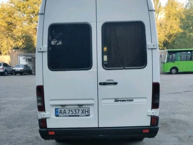 Белый Мерседес Sprinter, объемом двигателя 2.2 л и пробегом 120 тыс. км за 8000 $, фото 3 на Automoto.ua