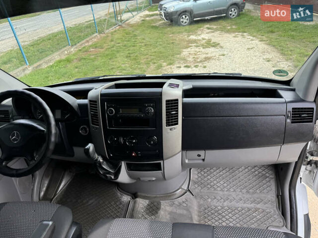 Белый Мерседес Sprinter, объемом двигателя 2.15 л и пробегом 350 тыс. км за 6999 $, фото 9 на Automoto.ua