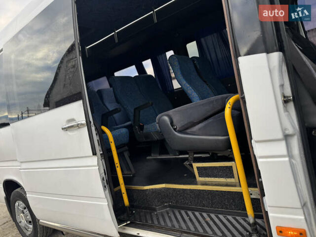 Белый Мерседес Sprinter, объемом двигателя 2.7 л и пробегом 450 тыс. км за 9700 $, фото 9 на Automoto.ua