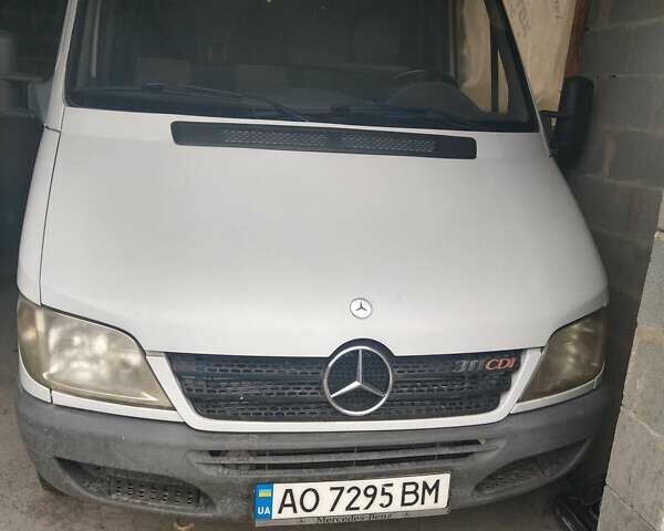 Белый Мерседес Sprinter, объемом двигателя 2.2 л и пробегом 299 тыс. км за 7100 $, фото 3 на Automoto.ua