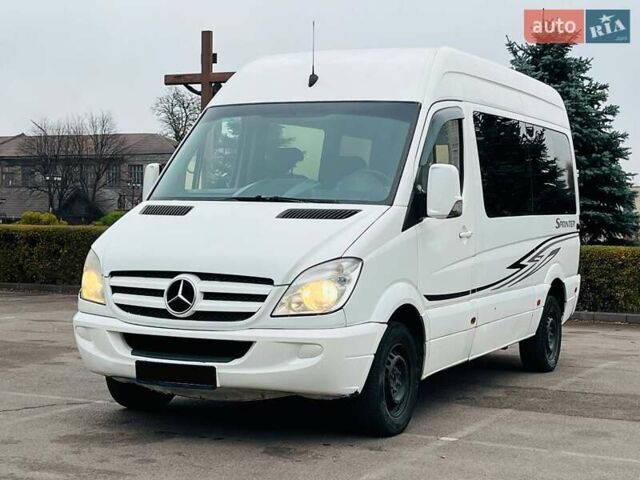 Білий Мерседес Sprinter, об'ємом двигуна 2.2 л та пробігом 300 тис. км за 9950 $, фото 1 на Automoto.ua