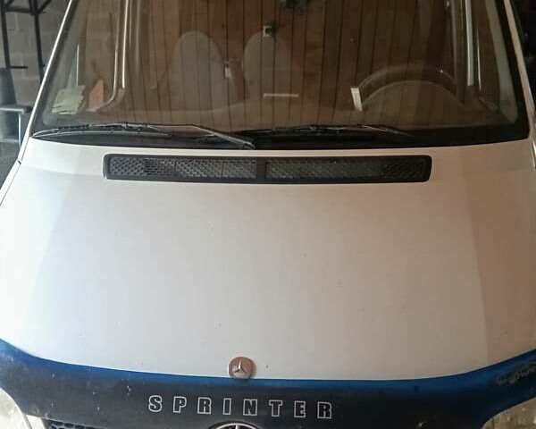 Белый Мерседес Sprinter, объемом двигателя 2.2 л и пробегом 287 тыс. км за 7000 $, фото 2 на Automoto.ua