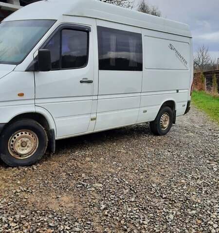 Белый Мерседес Sprinter, объемом двигателя 2.15 л и пробегом 500 тыс. км за 7600 $, фото 1 на Automoto.ua