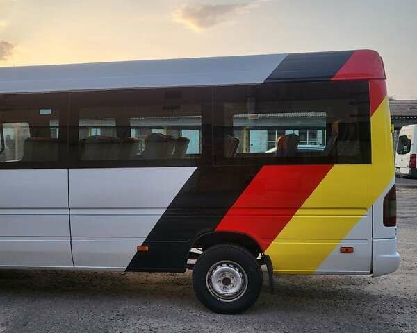 Белый Мерседес Sprinter, объемом двигателя 2.2 л и пробегом 750 тыс. км за 14500 $, фото 7 на Automoto.ua