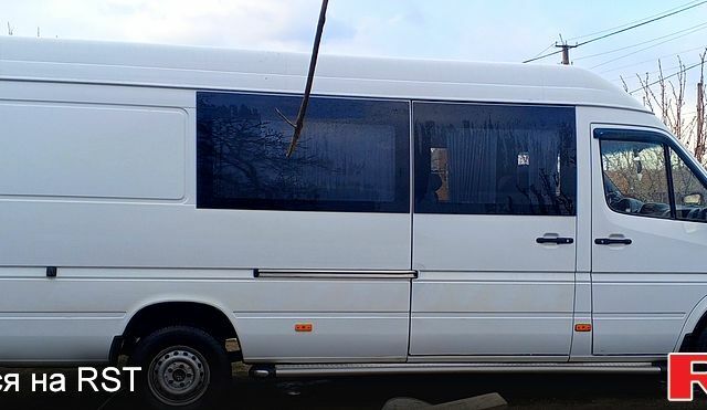 Белый Мерседес Sprinter, объемом двигателя 2.1 л и пробегом 529 тыс. км за 11200 $, фото 1 на Automoto.ua