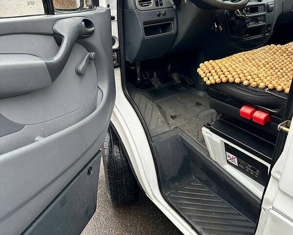 Белый Мерседес Sprinter, объемом двигателя 2.15 л и пробегом 350 тыс. км за 6999 $, фото 14 на Automoto.ua