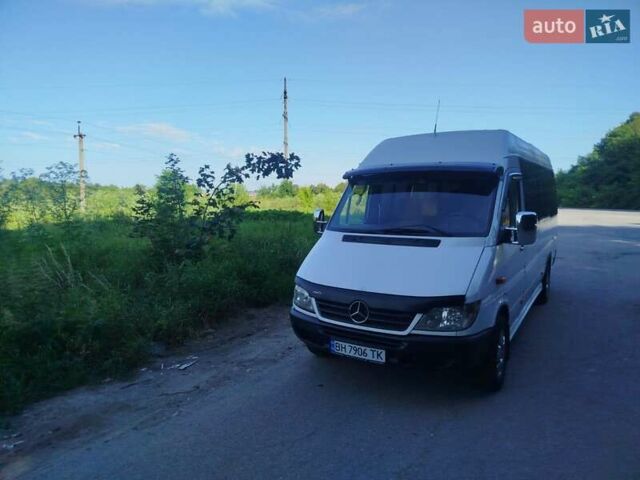 Белый Мерседес Sprinter, объемом двигателя 2.1 л и пробегом 530 тыс. км за 11800 $, фото 3 на Automoto.ua