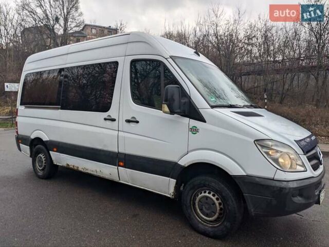 Белый Мерседес Sprinter, объемом двигателя 2.1 л и пробегом 570 тыс. км за 8500 $, фото 2 на Automoto.ua