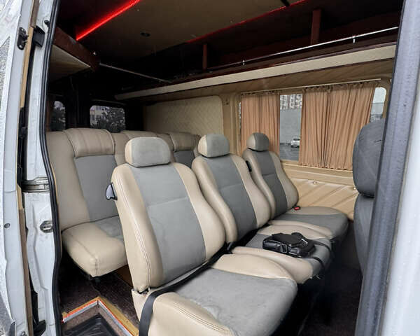 Белый Мерседес Sprinter, объемом двигателя 2.15 л и пробегом 408 тыс. км за 11500 $, фото 14 на Automoto.ua