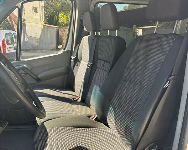 Белый Мерседес Sprinter, объемом двигателя 2.15 л и пробегом 480 тыс. км за 9000 $, фото 7 на Automoto.ua