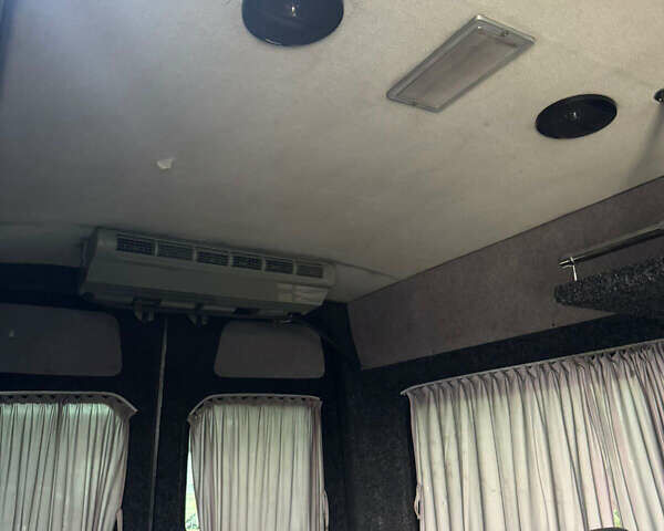Белый Мерседес Sprinter, объемом двигателя 2.15 л и пробегом 315 тыс. км за 9000 $, фото 12 на Automoto.ua