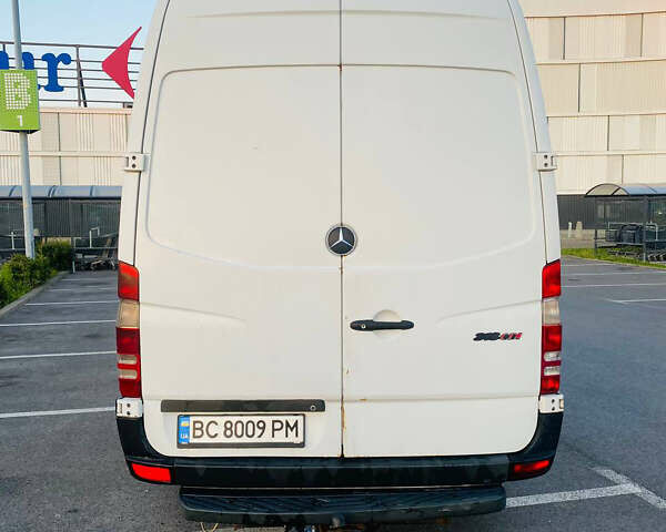 Белый Мерседес Sprinter, объемом двигателя 2.2 л и пробегом 500 тыс. км за 9400 $, фото 4 на Automoto.ua