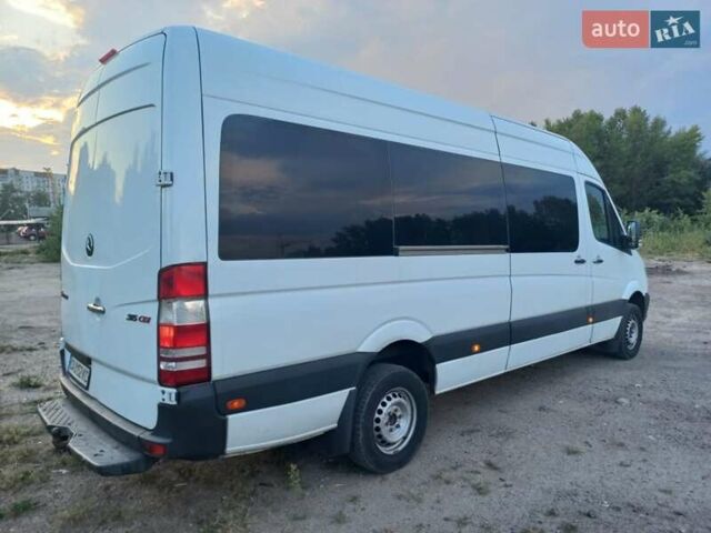 Белый Мерседес Sprinter, объемом двигателя 2.9 л и пробегом 296 тыс. км за 17000 $, фото 2 на Automoto.ua