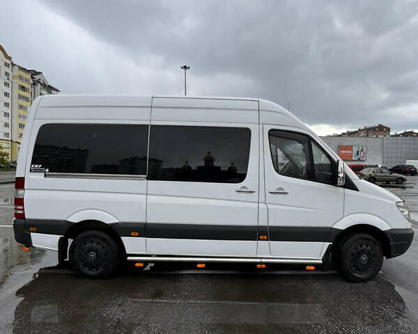 Белый Мерседес Sprinter, объемом двигателя 2.15 л и пробегом 408 тыс. км за 11500 $, фото 2 на Automoto.ua