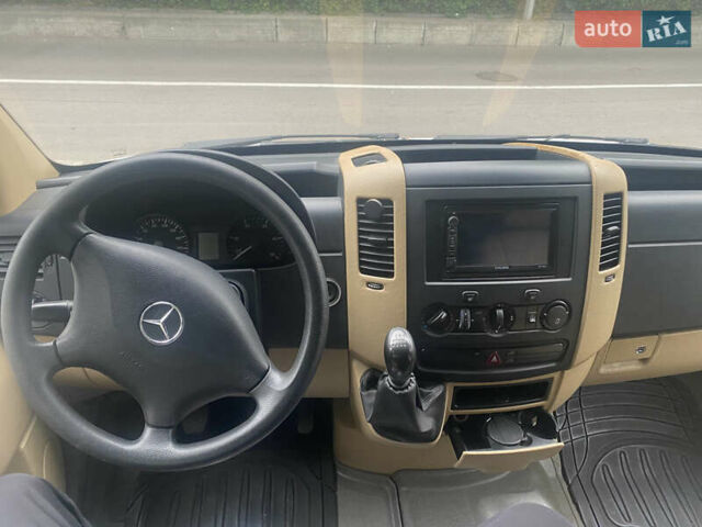 Белый Мерседес Sprinter, объемом двигателя 2.1 л и пробегом 148 тыс. км за 15000 $, фото 18 на Automoto.ua