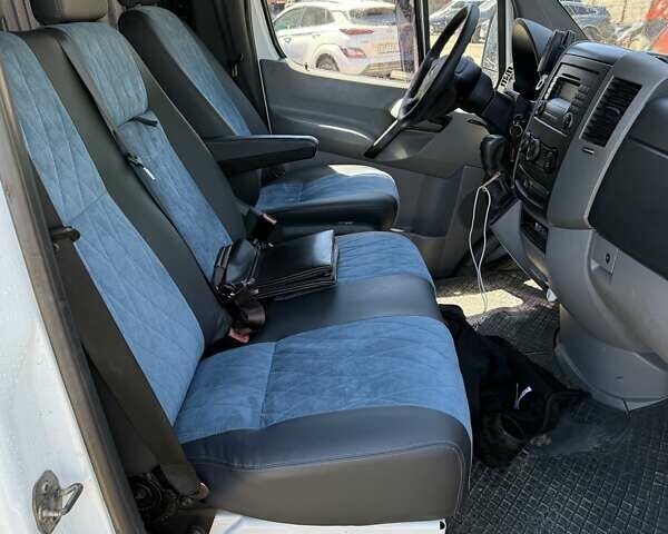 Белый Мерседес Sprinter, объемом двигателя 2.2 л и пробегом 240 тыс. км за 15000 $, фото 16 на Automoto.ua