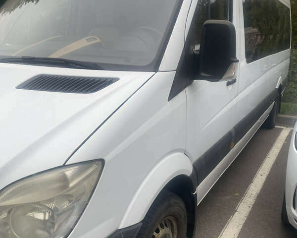 Белый Мерседес Sprinter, объемом двигателя 2.1 л и пробегом 148 тыс. км за 15000 $, фото 4 на Automoto.ua