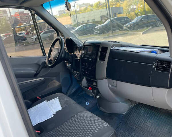 Белый Мерседес Sprinter, объемом двигателя 2.2 л и пробегом 608 тыс. км за 9500 $, фото 6 на Automoto.ua