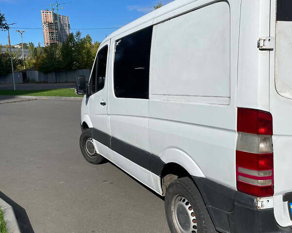 Белый Мерседес Sprinter, объемом двигателя 2.2 л и пробегом 608 тыс. км за 9500 $, фото 2 на Automoto.ua