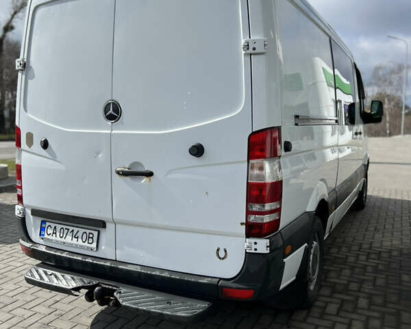 Белый Мерседес Sprinter, объемом двигателя 2.15 л и пробегом 337 тыс. км за 11100 $, фото 5 на Automoto.ua