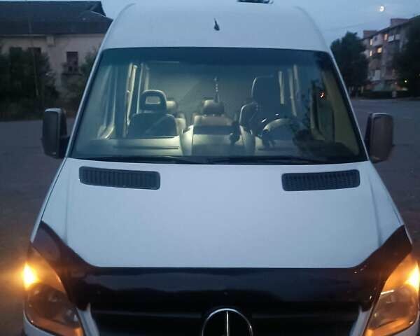 Белый Мерседес Sprinter, объемом двигателя 2.15 л и пробегом 619 тыс. км за 12300 $, фото 12 на Automoto.ua