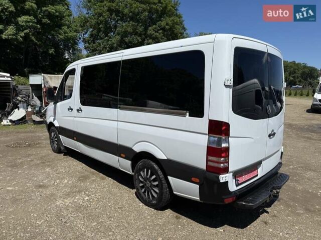 Белый Мерседес Sprinter, объемом двигателя 2.2 л и пробегом 240 тыс. км за 15000 $, фото 2 на Automoto.ua