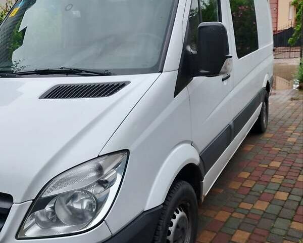 Белый Мерседес Sprinter, объемом двигателя 2.15 л и пробегом 281 тыс. км за 7000 $, фото 2 на Automoto.ua