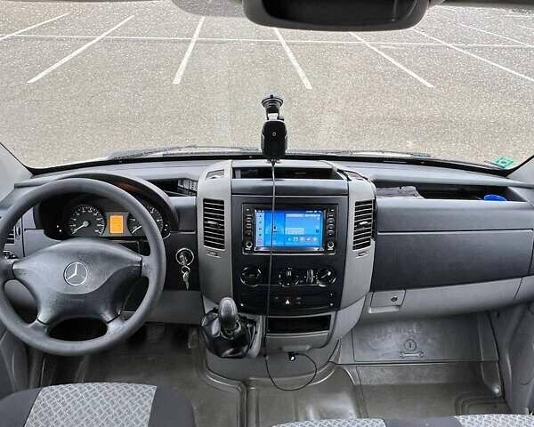 Белый Мерседес Sprinter, объемом двигателя 2.15 л и пробегом 500 тыс. км за 10500 $, фото 3 на Automoto.ua