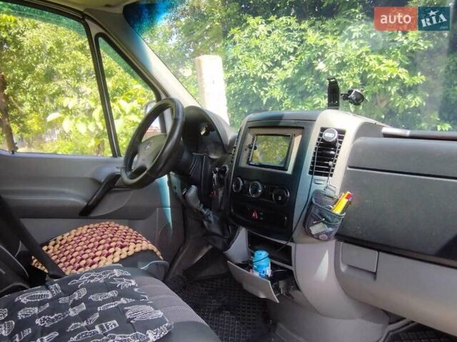 Белый Мерседес Sprinter, объемом двигателя 2.1 л и пробегом 704 тыс. км за 11950 $, фото 4 на Automoto.ua