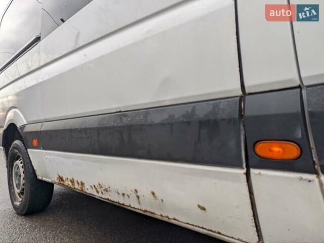 Белый Мерседес Sprinter, объемом двигателя 2.1 л и пробегом 570 тыс. км за 8500 $, фото 7 на Automoto.ua
