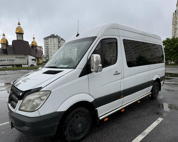 Белый Мерседес Sprinter, объемом двигателя 2.15 л и пробегом 408 тыс. км за 11500 $, фото 8 на Automoto.ua