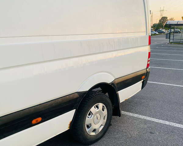 Белый Мерседес Sprinter, объемом двигателя 2.2 л и пробегом 500 тыс. км за 9400 $, фото 5 на Automoto.ua