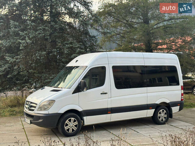 Белый Мерседес Sprinter, объемом двигателя 2.15 л и пробегом 315 тыс. км за 9000 $, фото 1 на Automoto.ua
