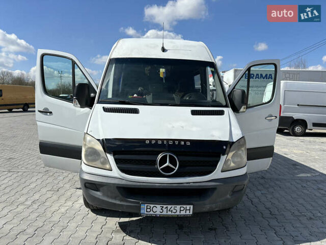 Белый Мерседес Sprinter, объемом двигателя 2.99 л и пробегом 802 тыс. км за 14950 $, фото 2 на Automoto.ua