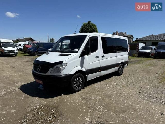 Белый Мерседес Sprinter, объемом двигателя 2.2 л и пробегом 240 тыс. км за 15000 $, фото 4 на Automoto.ua
