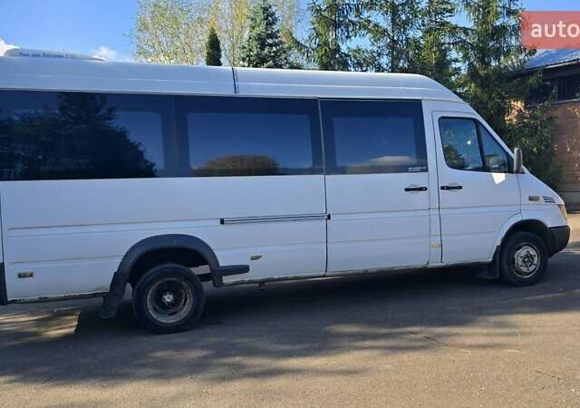 Белый Мерседес Sprinter, объемом двигателя 2.7 л и пробегом 500 тыс. км за 10799 $, фото 2 на Automoto.ua