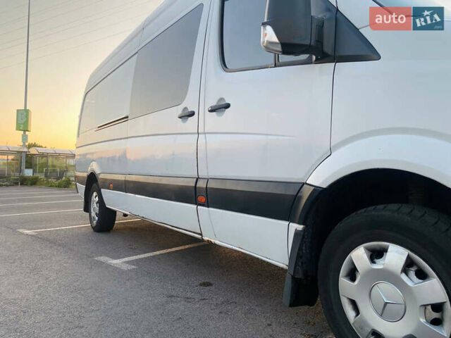 Белый Мерседес Sprinter, объемом двигателя 2.2 л и пробегом 500 тыс. км за 9400 $, фото 3 на Automoto.ua