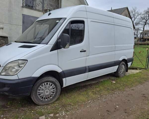 Белый Мерседес Sprinter, объемом двигателя 2.2 л и пробегом 289 тыс. км за 10500 $, фото 1 на Automoto.ua