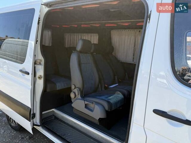 Белый Мерседес Sprinter, объемом двигателя 2.2 л и пробегом 240 тыс. км за 15000 $, фото 13 на Automoto.ua