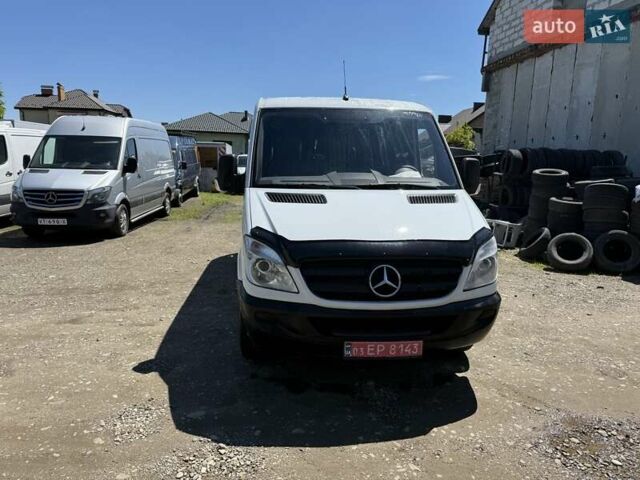 Белый Мерседес Sprinter, объемом двигателя 2.2 л и пробегом 240 тыс. км за 15000 $, фото 1 на Automoto.ua