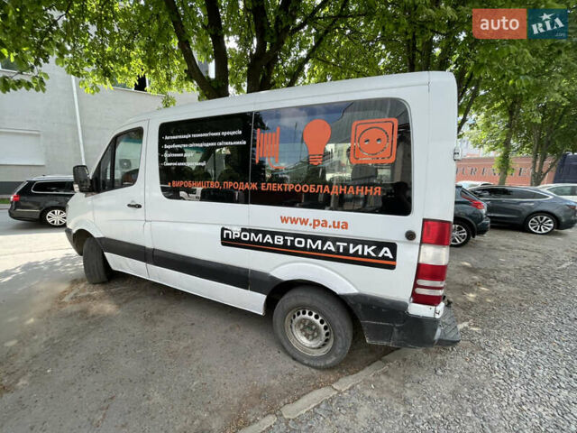 Белый Мерседес Sprinter, объемом двигателя 2.15 л и пробегом 555 тыс. км за 7800 $, фото 4 на Automoto.ua