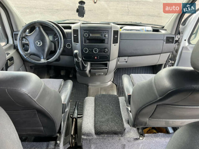Белый Мерседес Sprinter, объемом двигателя 2.2 л и пробегом 240 тыс. км за 14200 $, фото 7 на Automoto.ua