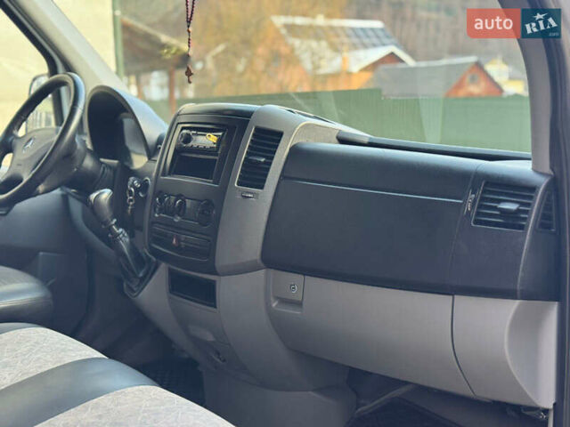 Белый Мерседес Sprinter, объемом двигателя 2.15 л и пробегом 315 тыс. км за 9000 $, фото 7 на Automoto.ua